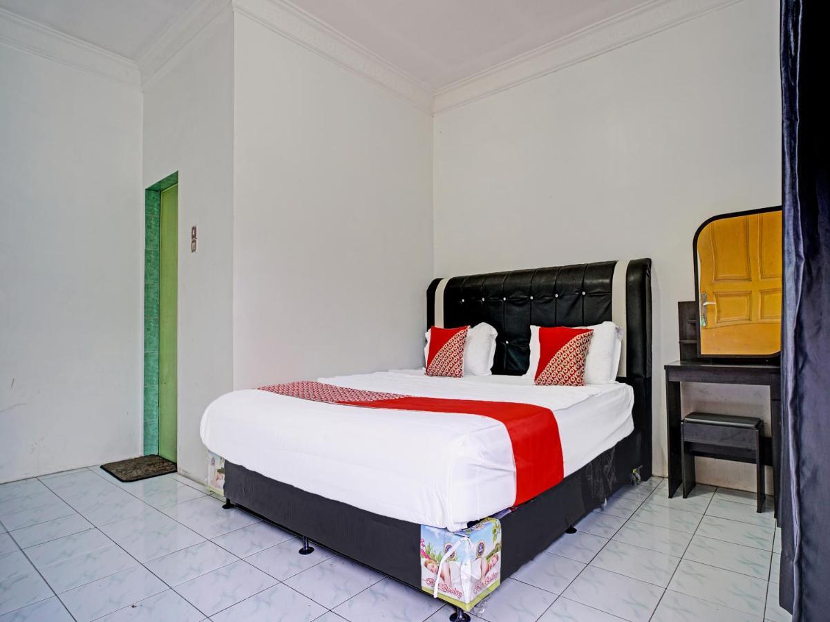 Oyo 90209 Dk Singarimbun Berastagi Homestay Екстериор снимка