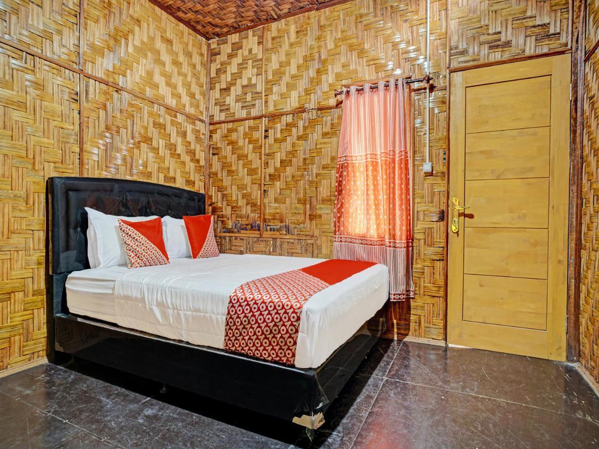 Oyo 90209 Dk Singarimbun Berastagi Homestay Екстериор снимка