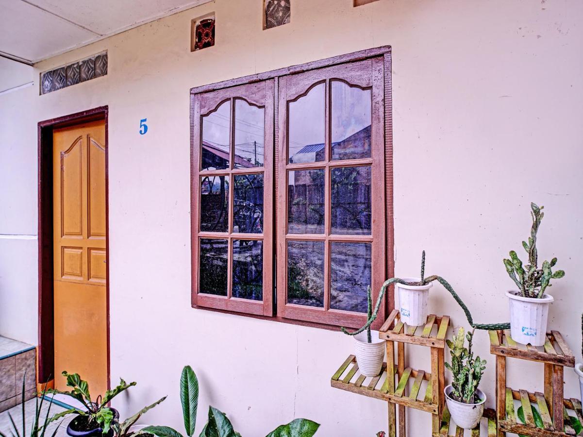Oyo 90209 Dk Singarimbun Berastagi Homestay Екстериор снимка