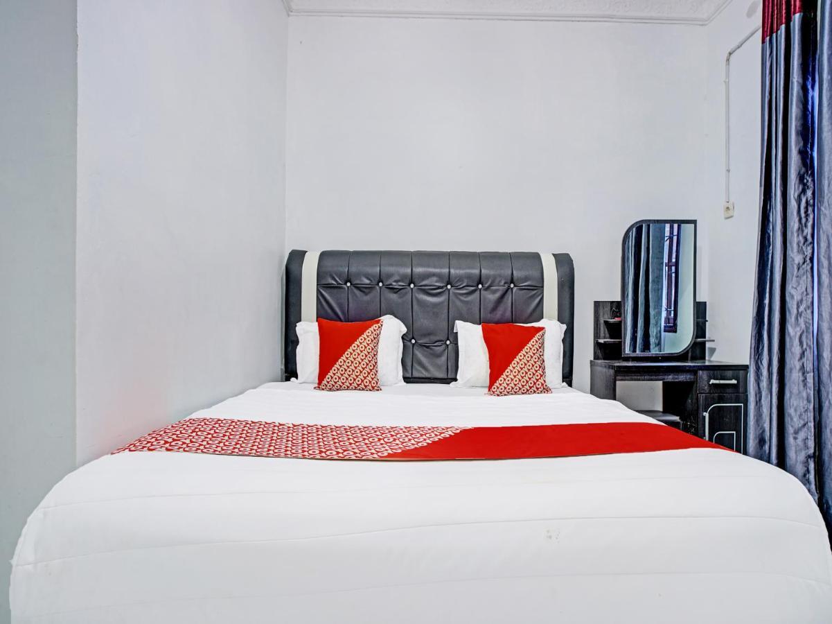 Oyo 90209 Dk Singarimbun Berastagi Homestay Екстериор снимка