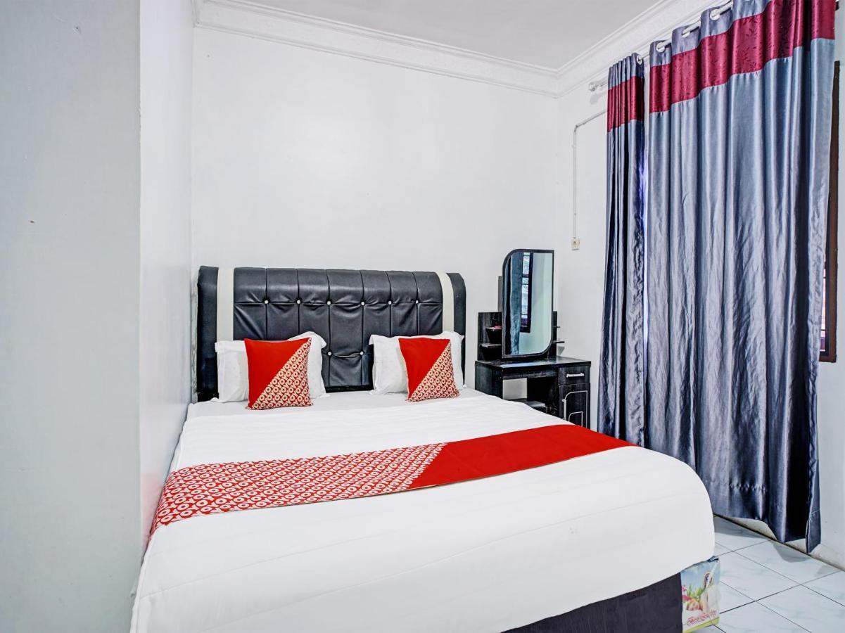 Oyo 90209 Dk Singarimbun Berastagi Homestay Екстериор снимка