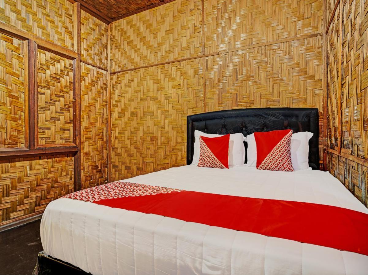 Oyo 90209 Dk Singarimbun Berastagi Homestay Екстериор снимка