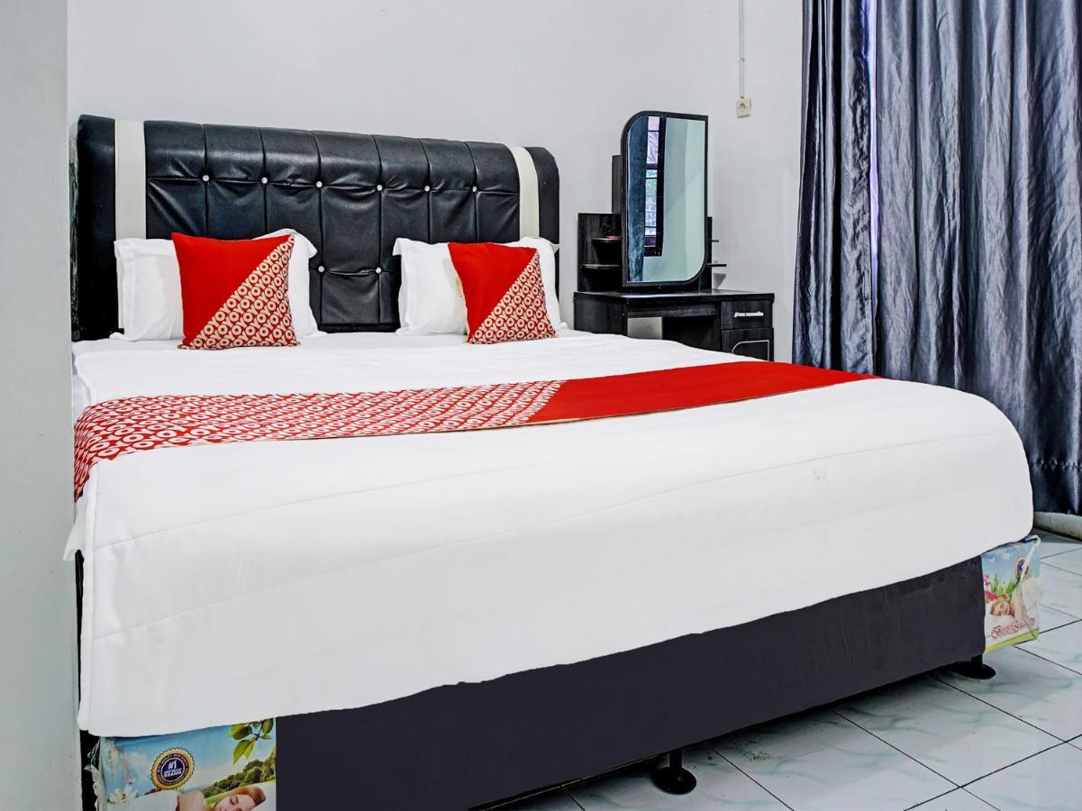 Oyo 90209 Dk Singarimbun Berastagi Homestay Екстериор снимка